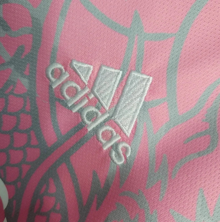 Real Madrid "Dragón Rosa" Limited Jersey